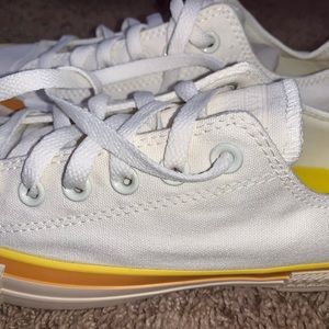 Woman’s Converse brand new